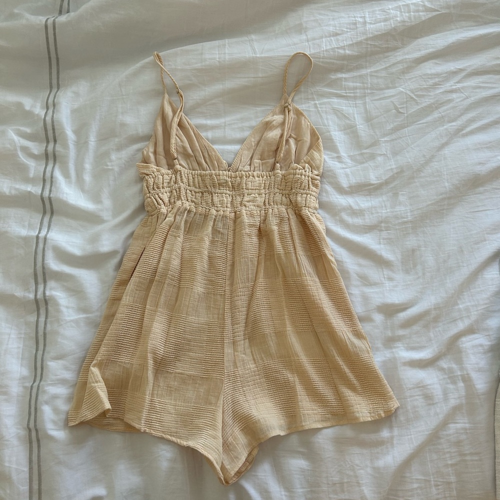 Cream romper - Picture 3 of 5